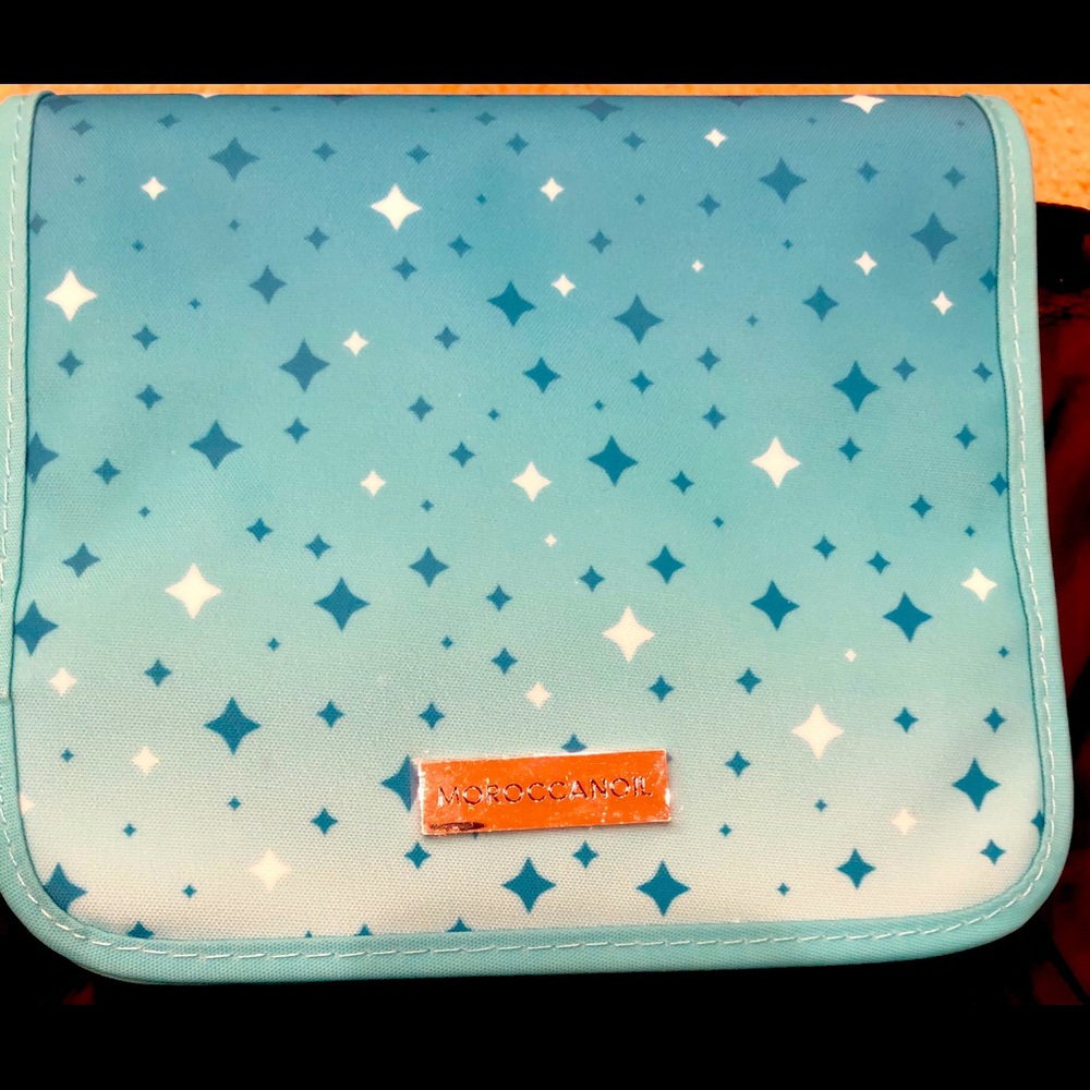 NEW STYLISH MOROCCANOIL Toiletry Bag!